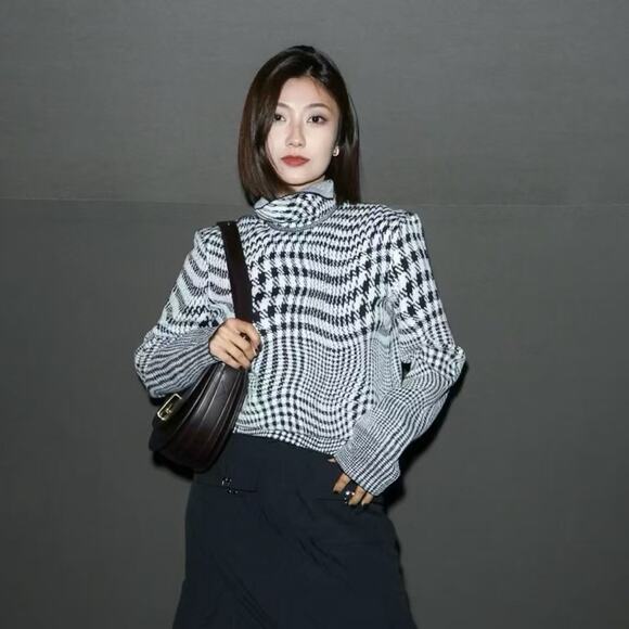 Burberry high-neck houndstooth jacquard jumper - Picture 1 of 5
